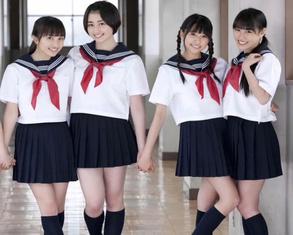 Японская школьная форма для девочек сейлорфуку